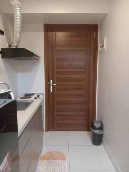 Apartment 2br Unit With Balcony At The Center Of