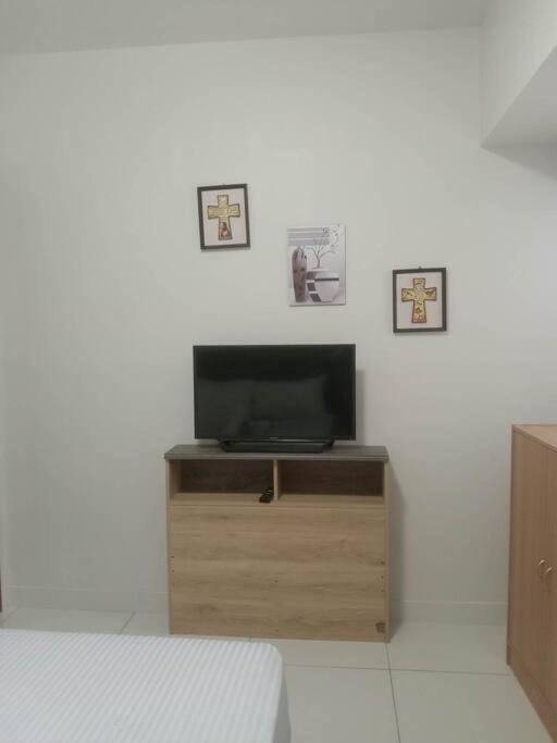 Apartment 2br Unit With Balcony At The Center Of