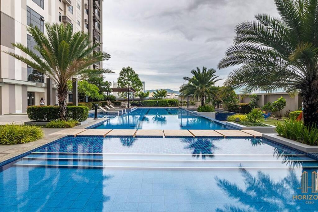 2br Unit With Balcony At The Center Of Apartment Cebu
